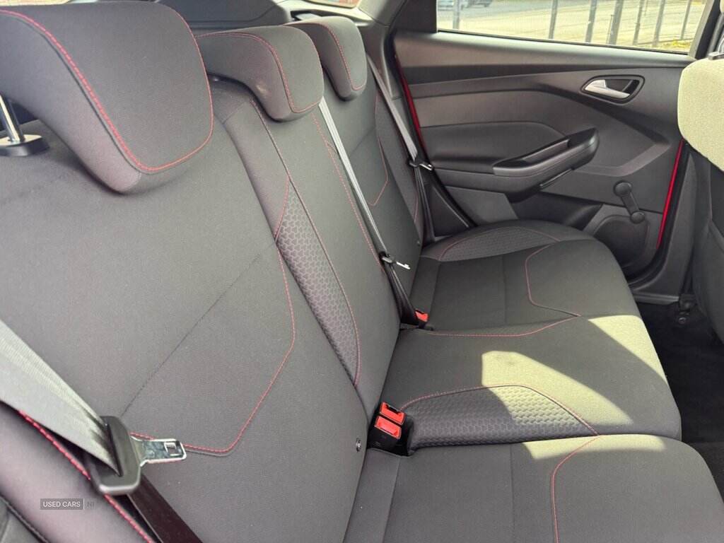 Dec 2017 Ford Focus 1.0 EcoBoost 140 ST-Line Navigation 5dr