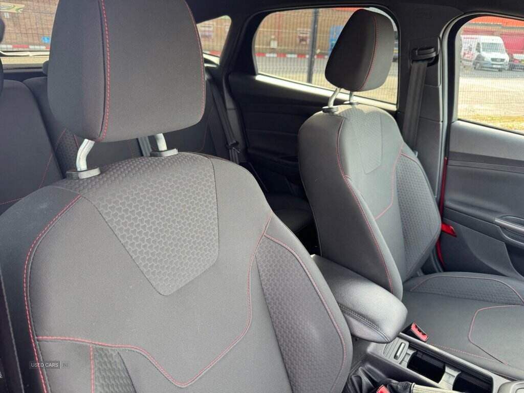 Dec 2017 Ford Focus 1.0 EcoBoost 140 ST-Line Navigation 5dr