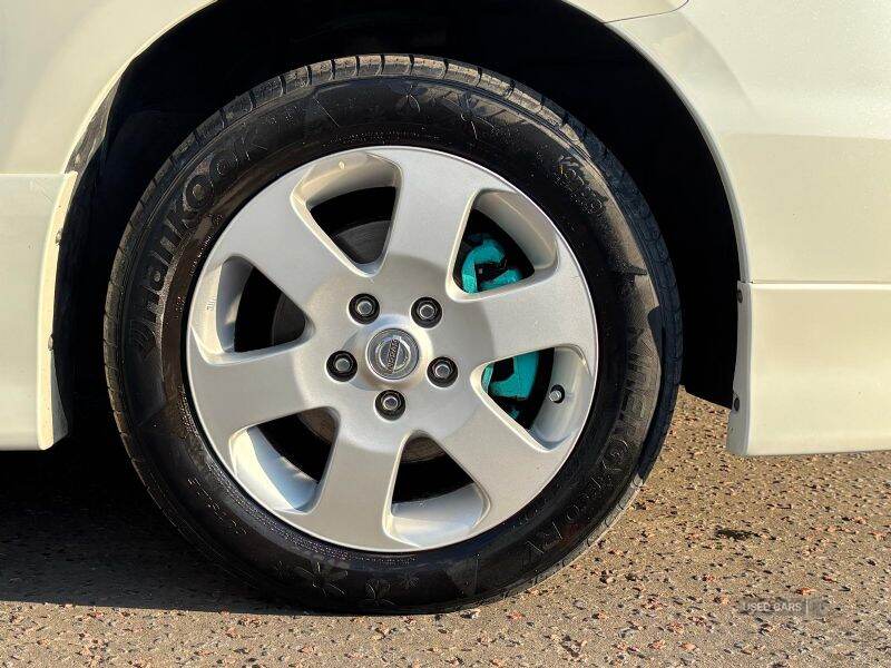 Nov 2010 Nissan Serena CVT