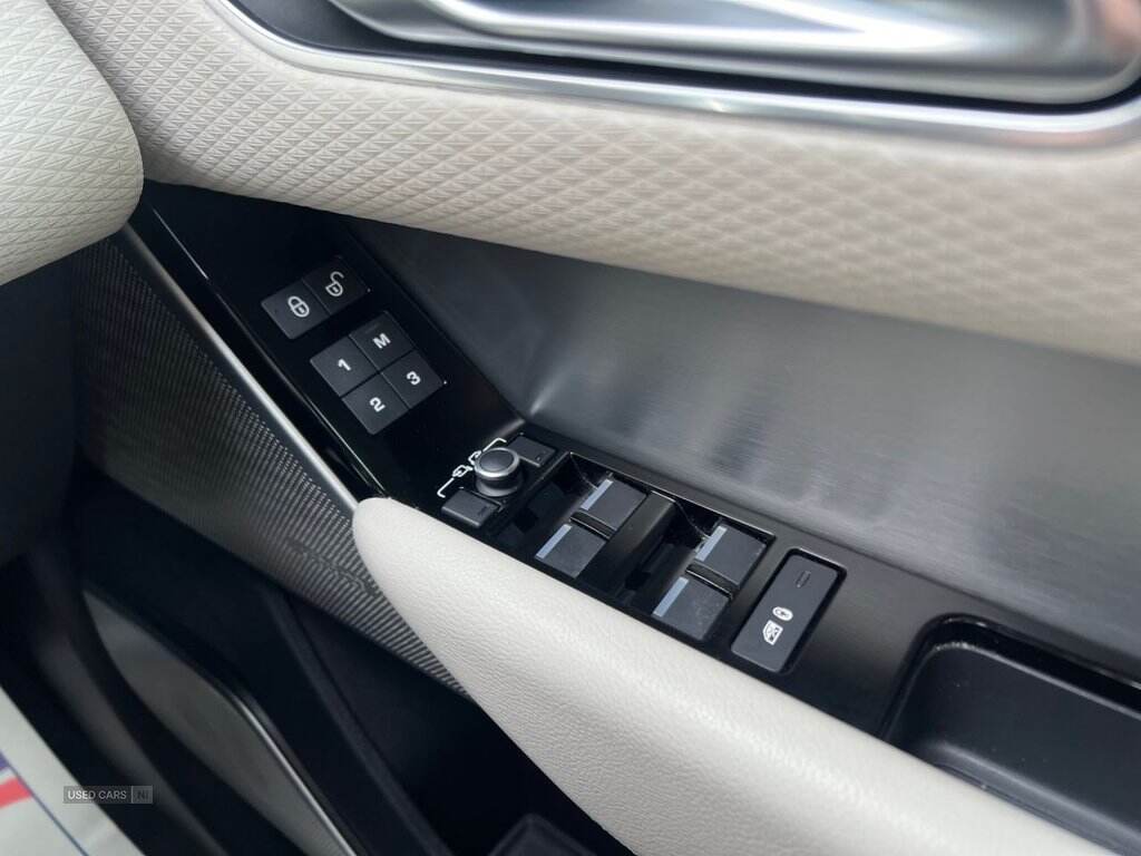 Jan 2020 Land Rover Range Rover Velar 2.0 D180 R-Dynamic SE 5dr Auto