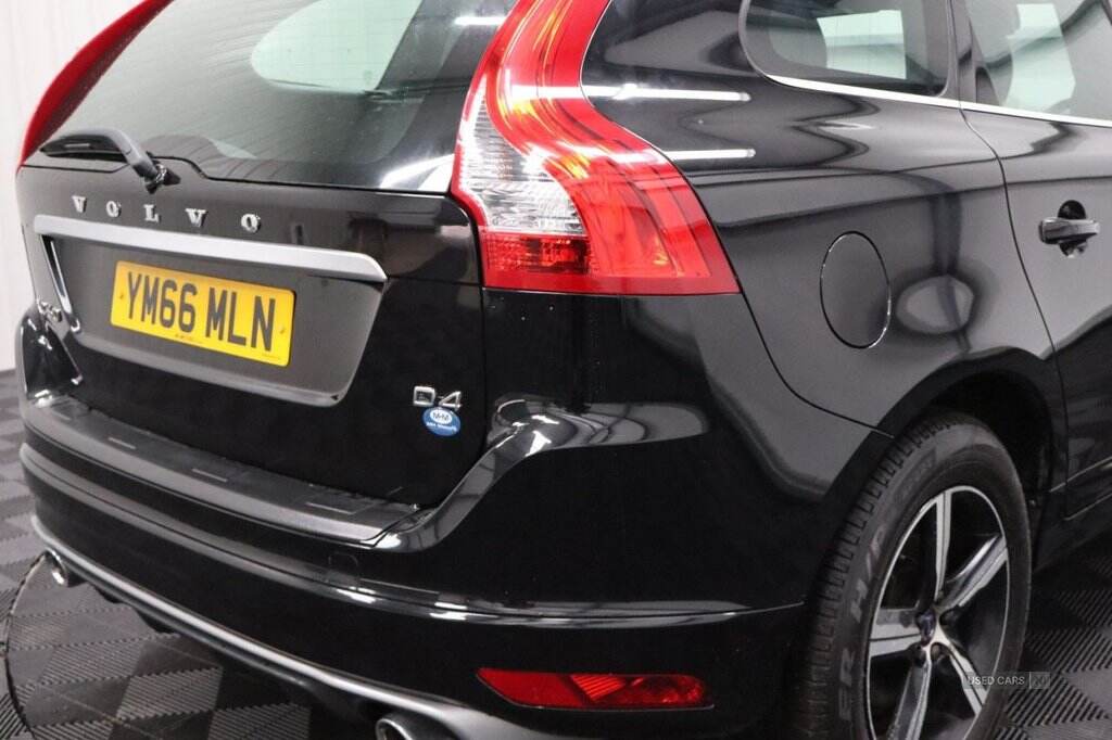 Jan 2017 Volvo XC60 D4 [190] R DESIGN Nav 5dr