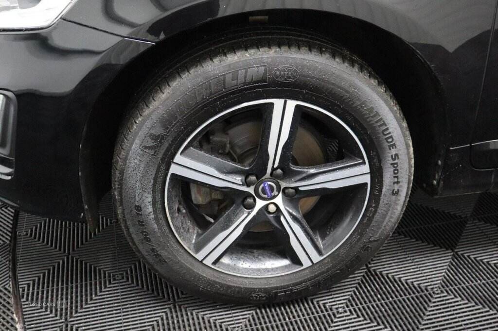 Jan 2017 Volvo XC60 D4 [190] R DESIGN Nav 5dr