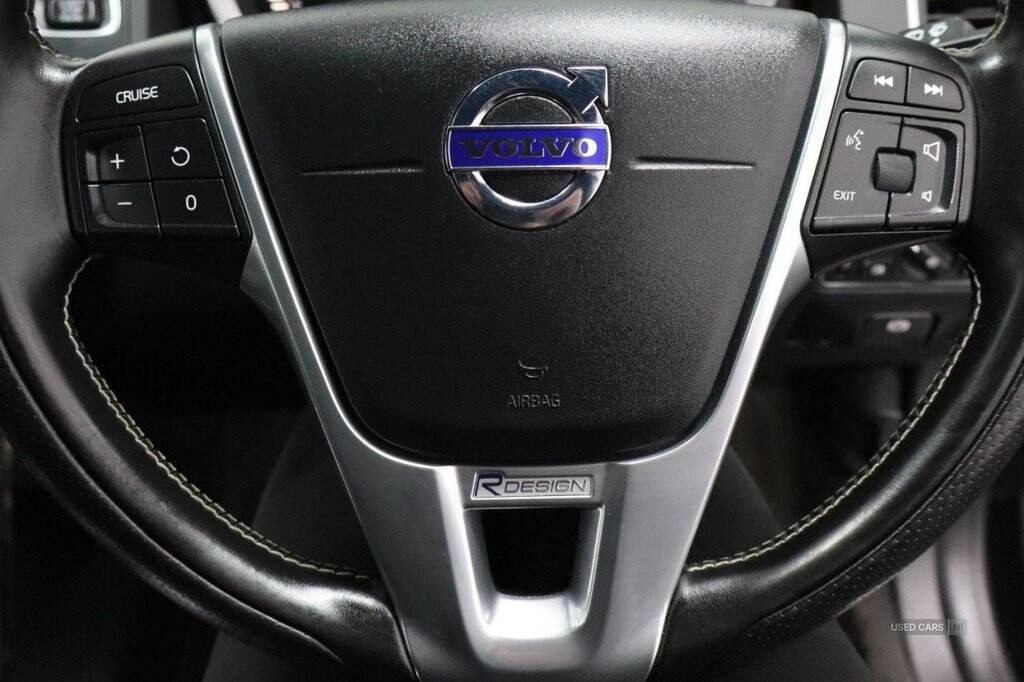 Jan 2017 Volvo XC60 D4 [190] R DESIGN Nav 5dr