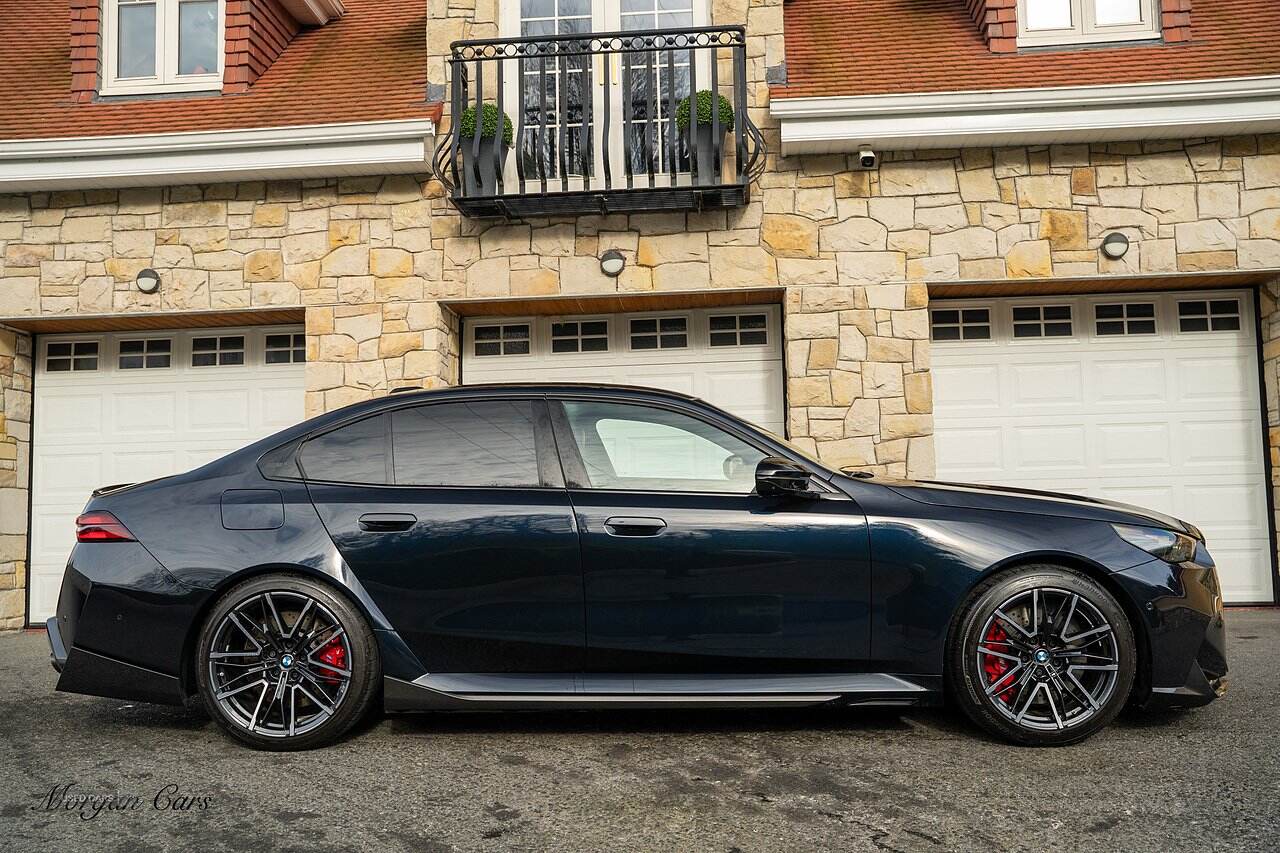  2024 BMW M5 4.4 22.1kWh Saloon 4dr Petrol Plug-in Hybrid Steptronic xDrive Euro 6 (s/s) (727 ps)