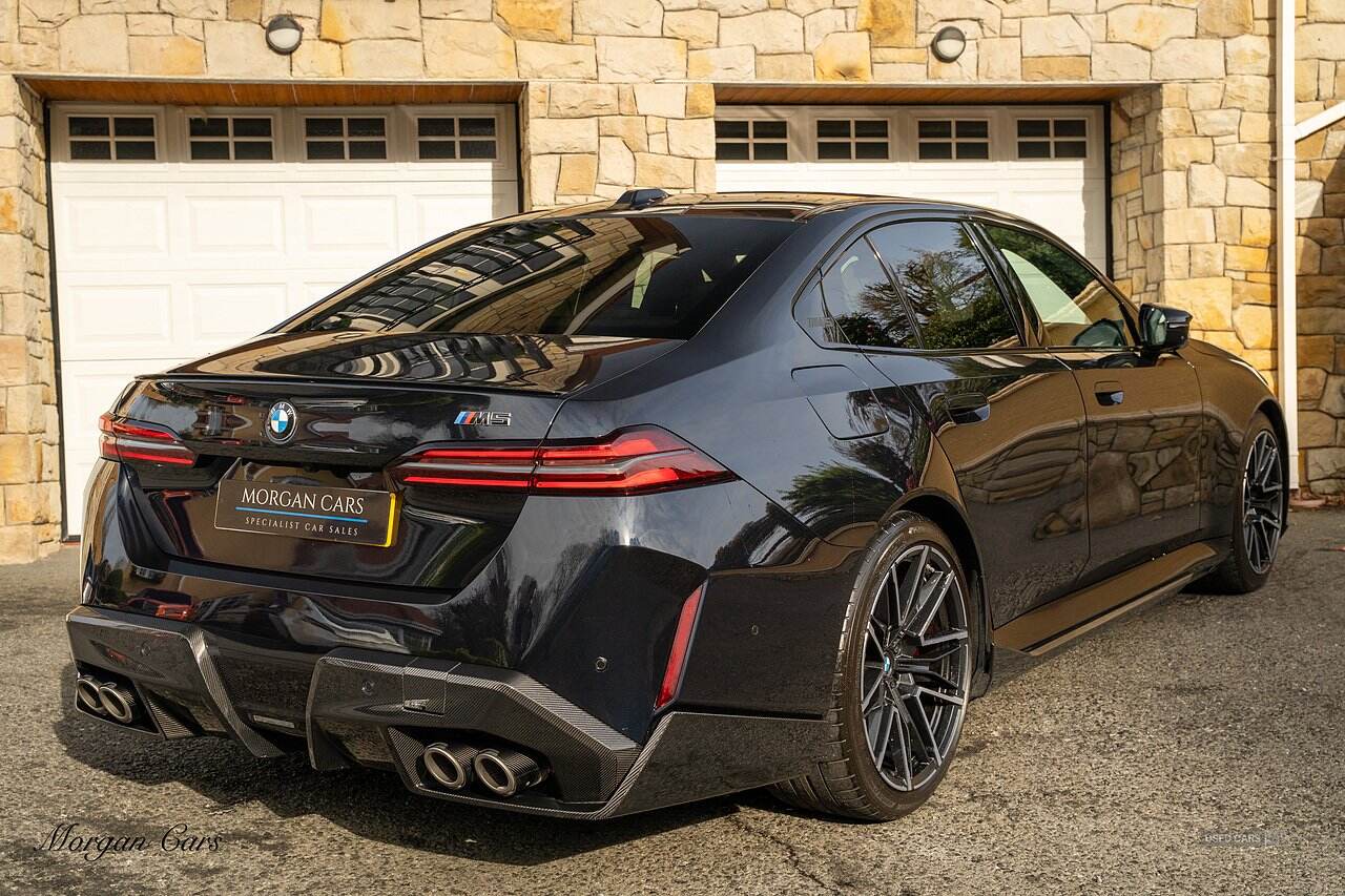  2024 BMW M5 4.4 22.1kWh Saloon 4dr Petrol Plug-in Hybrid Steptronic xDrive Euro 6 (s/s) (727 ps)