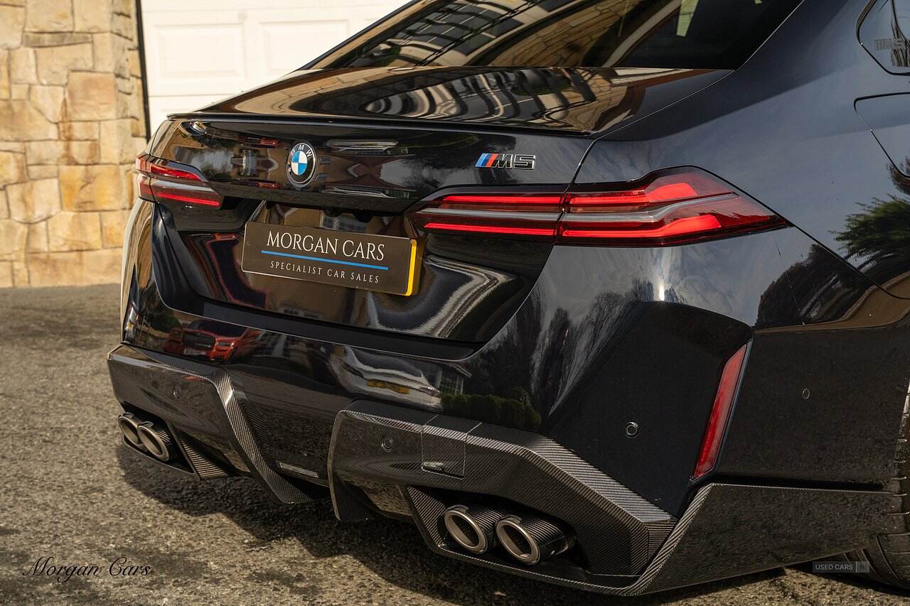  2024 BMW M5 4.4 22.1kWh Saloon 4dr Petrol Plug-in Hybrid Steptronic xDrive Euro 6 (s/s) (727 ps)