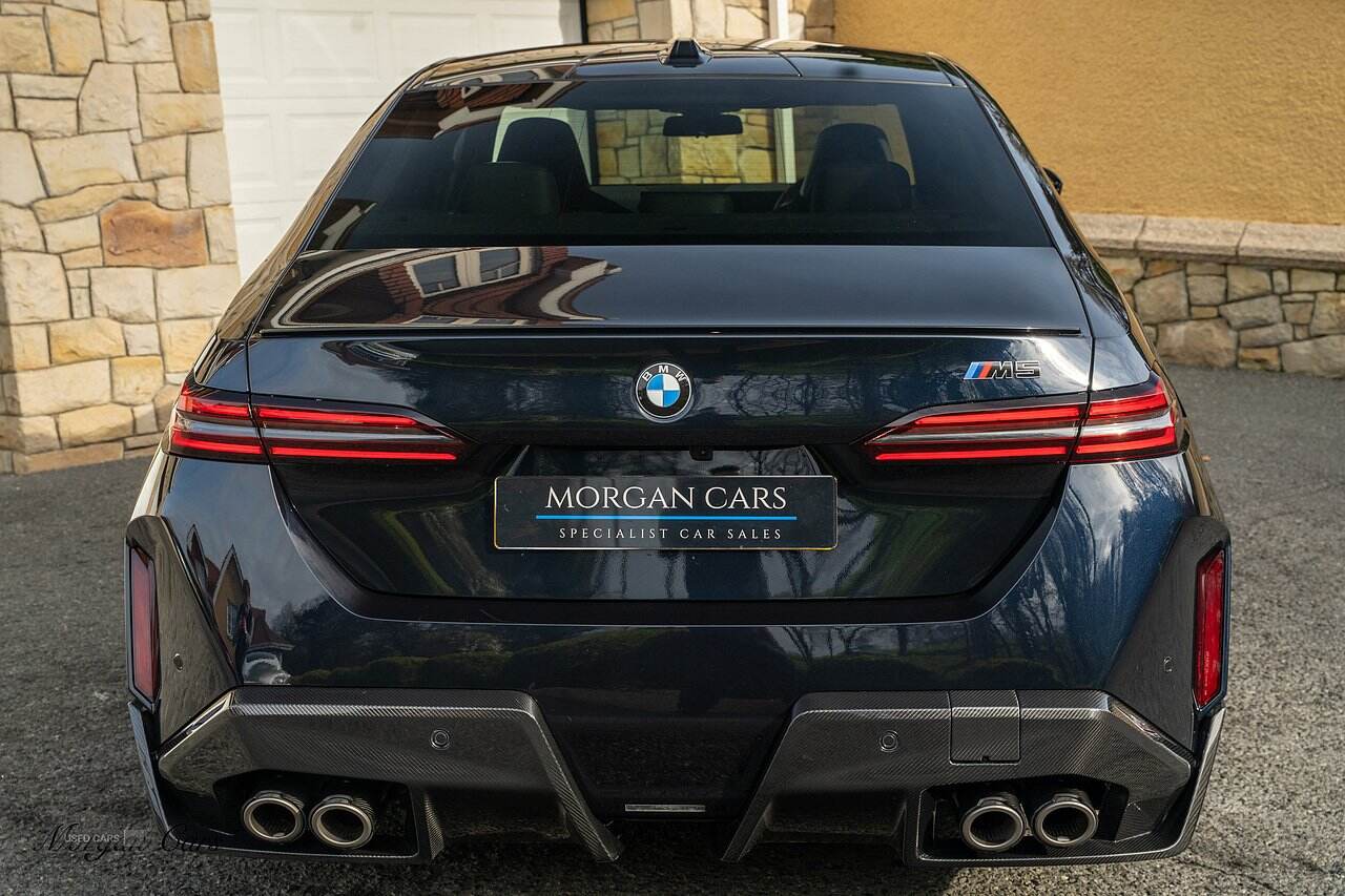  2024 BMW M5 4.4 22.1kWh Saloon 4dr Petrol Plug-in Hybrid Steptronic xDrive Euro 6 (s/s) (727 ps)