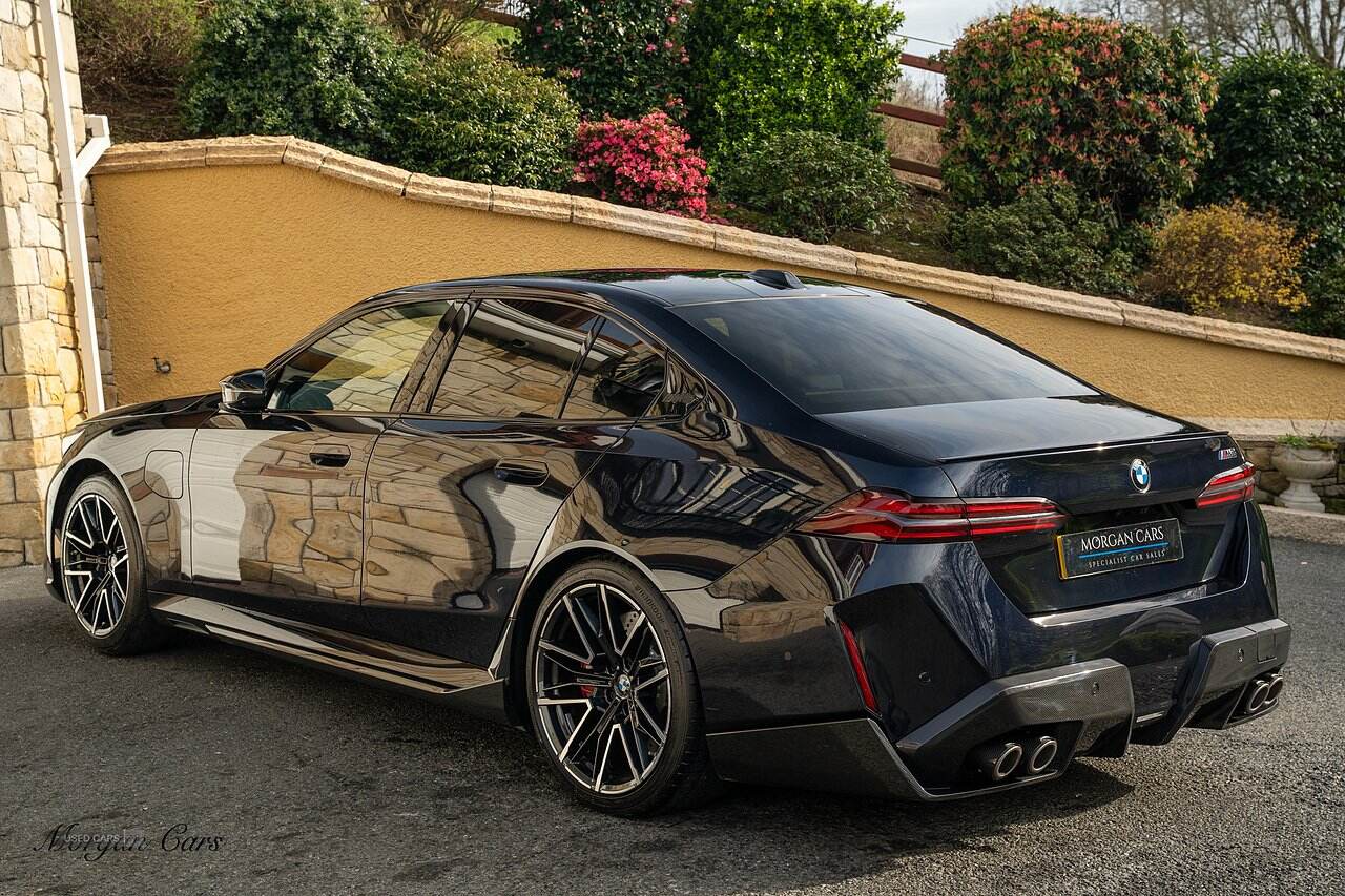  2024 BMW M5 4.4 22.1kWh Saloon 4dr Petrol Plug-in Hybrid Steptronic xDrive Euro 6 (s/s) (727 ps)