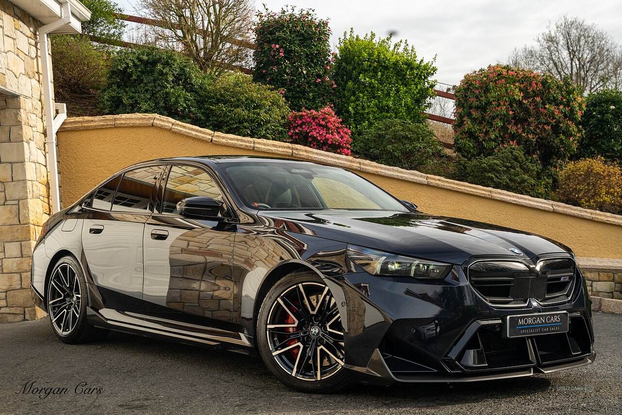  2024 BMW M5 4.4 22.1kWh Saloon 4dr Petrol Plug-in Hybrid Steptronic xDrive Euro 6 (s/s) (727 ps)