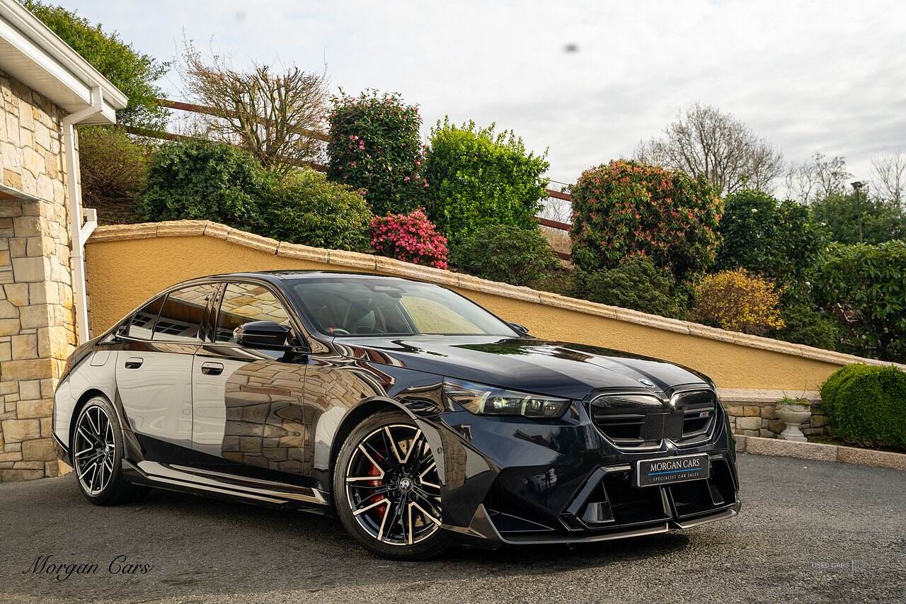  2024 BMW M5 4.4 22.1kWh Saloon 4dr Petrol Plug-in Hybrid Steptronic xDrive Euro 6 (s/s) (727 ps)