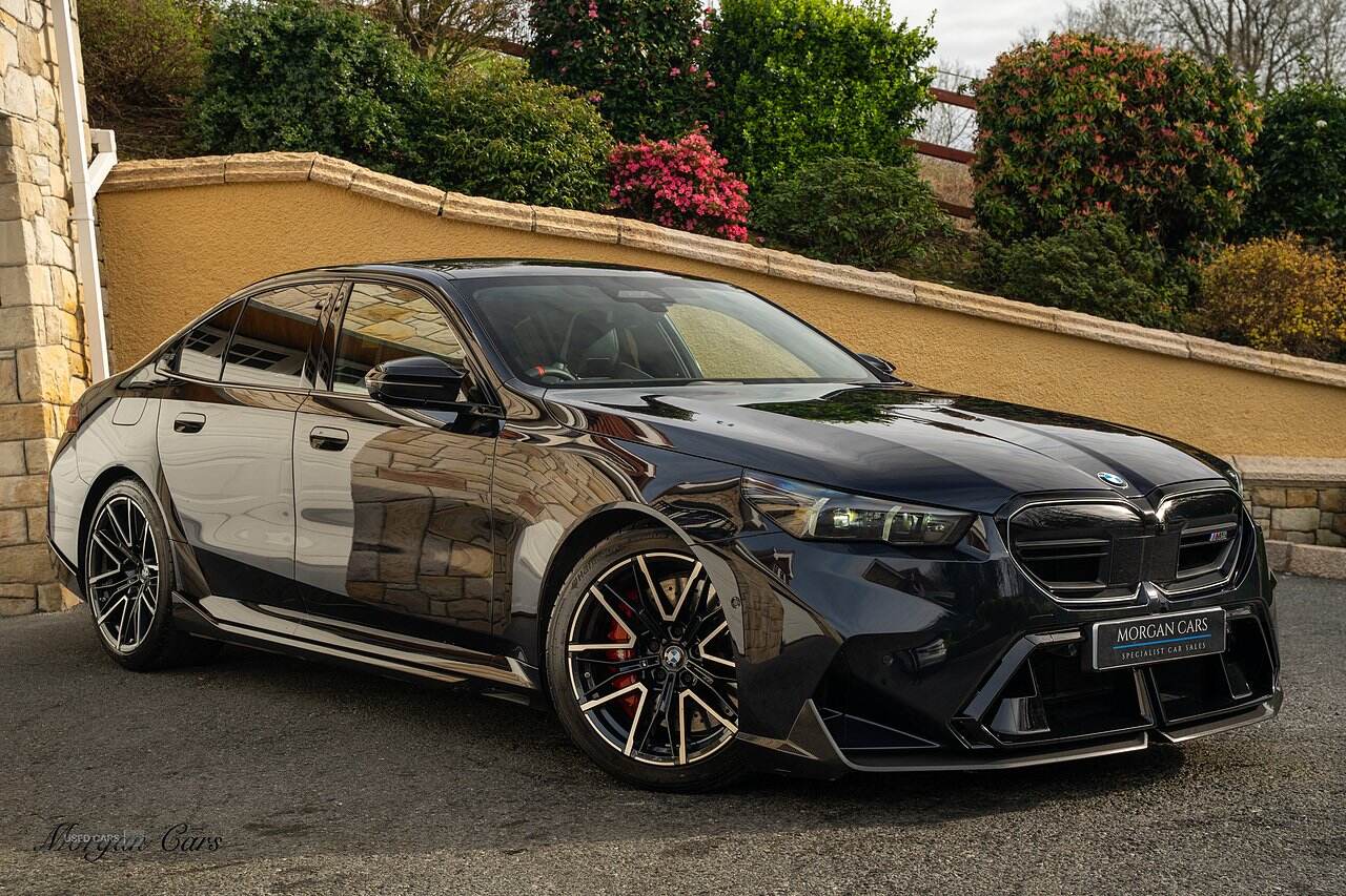  2024 BMW M5 4.4 22.1kWh Saloon 4dr Petrol Plug-in Hybrid Steptronic xDrive Euro 6 (s/s) (727 ps)