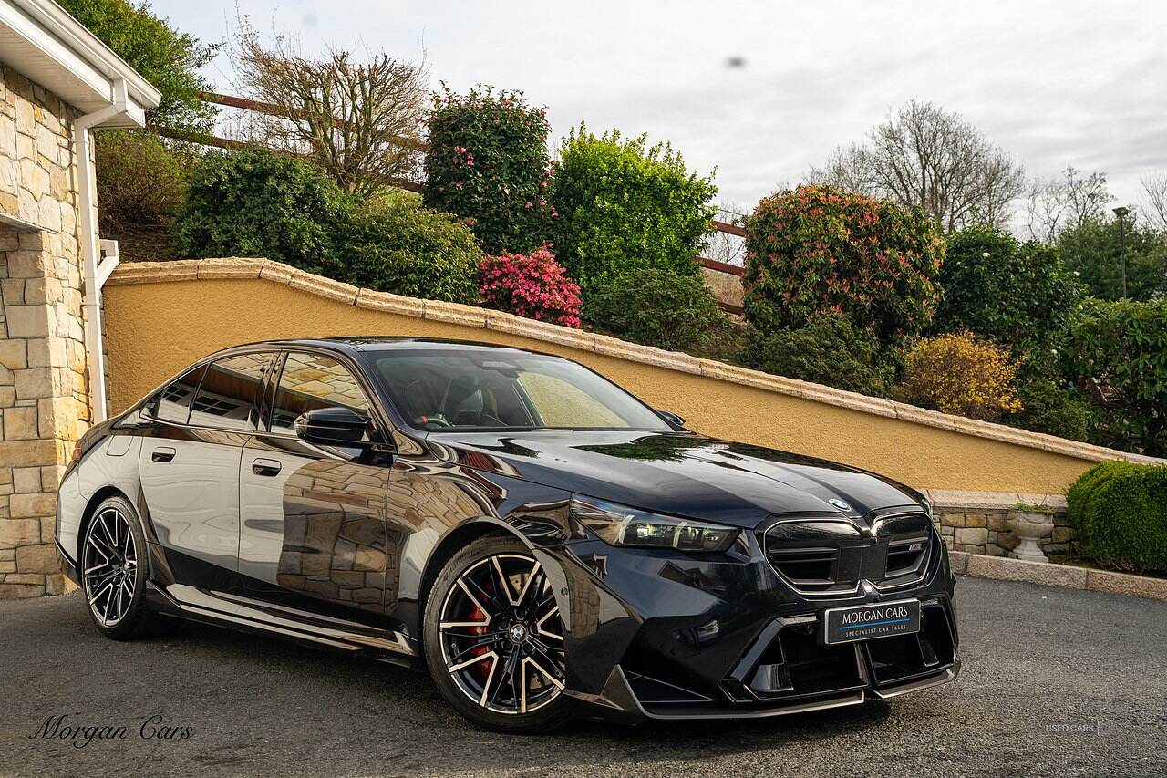  2024 BMW M5 4.4 22.1kWh Saloon 4dr Petrol Plug-in Hybrid Steptronic xDrive Euro 6 (s/s) (727 ps)