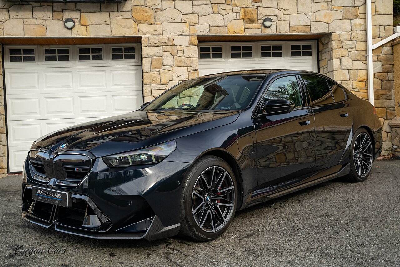  2024 BMW M5 4.4 22.1kWh Saloon 4dr Petrol Plug-in Hybrid Steptronic xDrive Euro 6 (s/s) (727 ps)