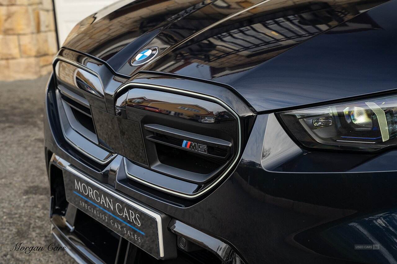  2024 BMW M5 4.4 22.1kWh Saloon 4dr Petrol Plug-in Hybrid Steptronic xDrive Euro 6 (s/s) (727 ps)