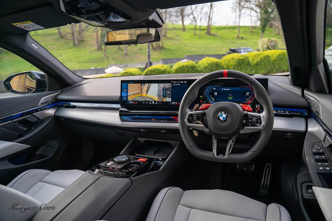  2024 BMW M5 4.4 22.1kWh Saloon 4dr Petrol Plug-in Hybrid Steptronic xDrive Euro 6 (s/s) (727 ps)