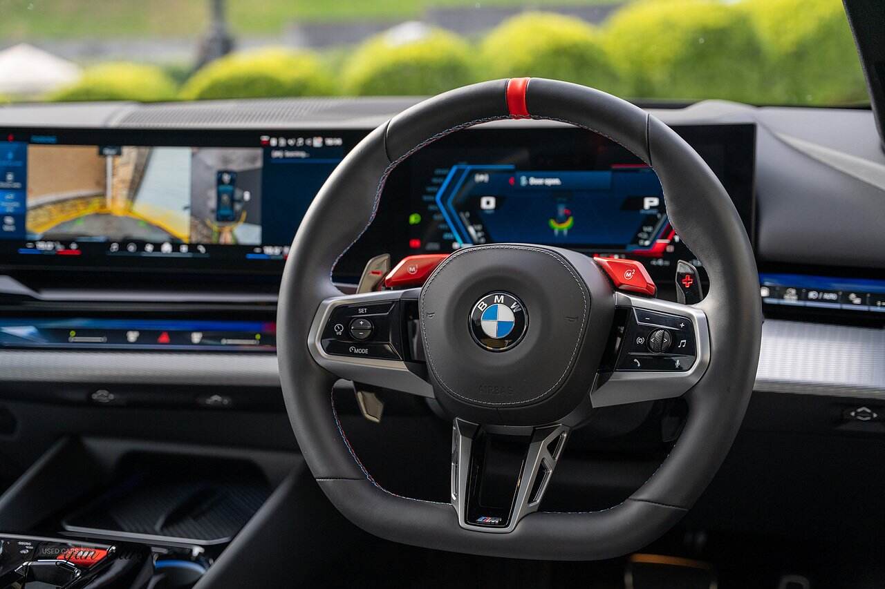  2024 BMW M5 4.4 22.1kWh Saloon 4dr Petrol Plug-in Hybrid Steptronic xDrive Euro 6 (s/s) (727 ps)