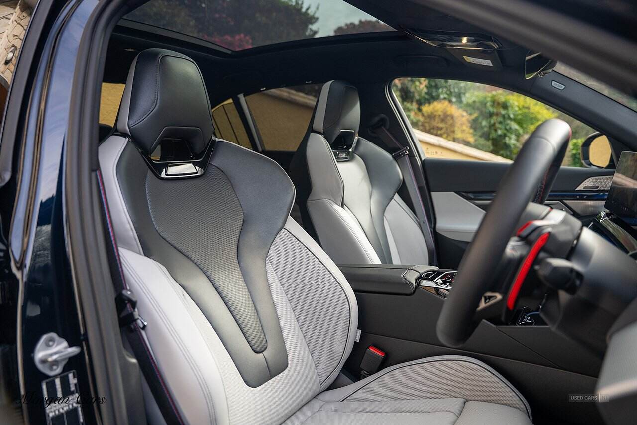  2024 BMW M5 4.4 22.1kWh Saloon 4dr Petrol Plug-in Hybrid Steptronic xDrive Euro 6 (s/s) (727 ps)