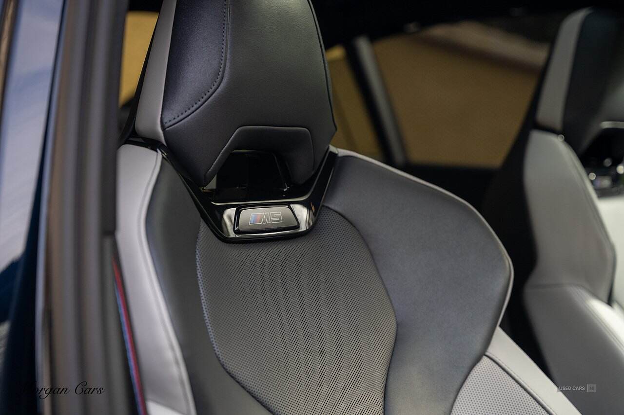  2024 BMW M5 4.4 22.1kWh Saloon 4dr Petrol Plug-in Hybrid Steptronic xDrive Euro 6 (s/s) (727 ps)