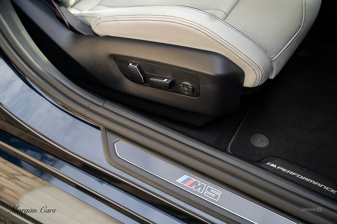  2024 BMW M5 4.4 22.1kWh Saloon 4dr Petrol Plug-in Hybrid Steptronic xDrive Euro 6 (s/s) (727 ps)