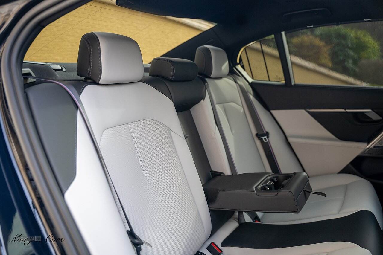  2024 BMW M5 4.4 22.1kWh Saloon 4dr Petrol Plug-in Hybrid Steptronic xDrive Euro 6 (s/s) (727 ps)