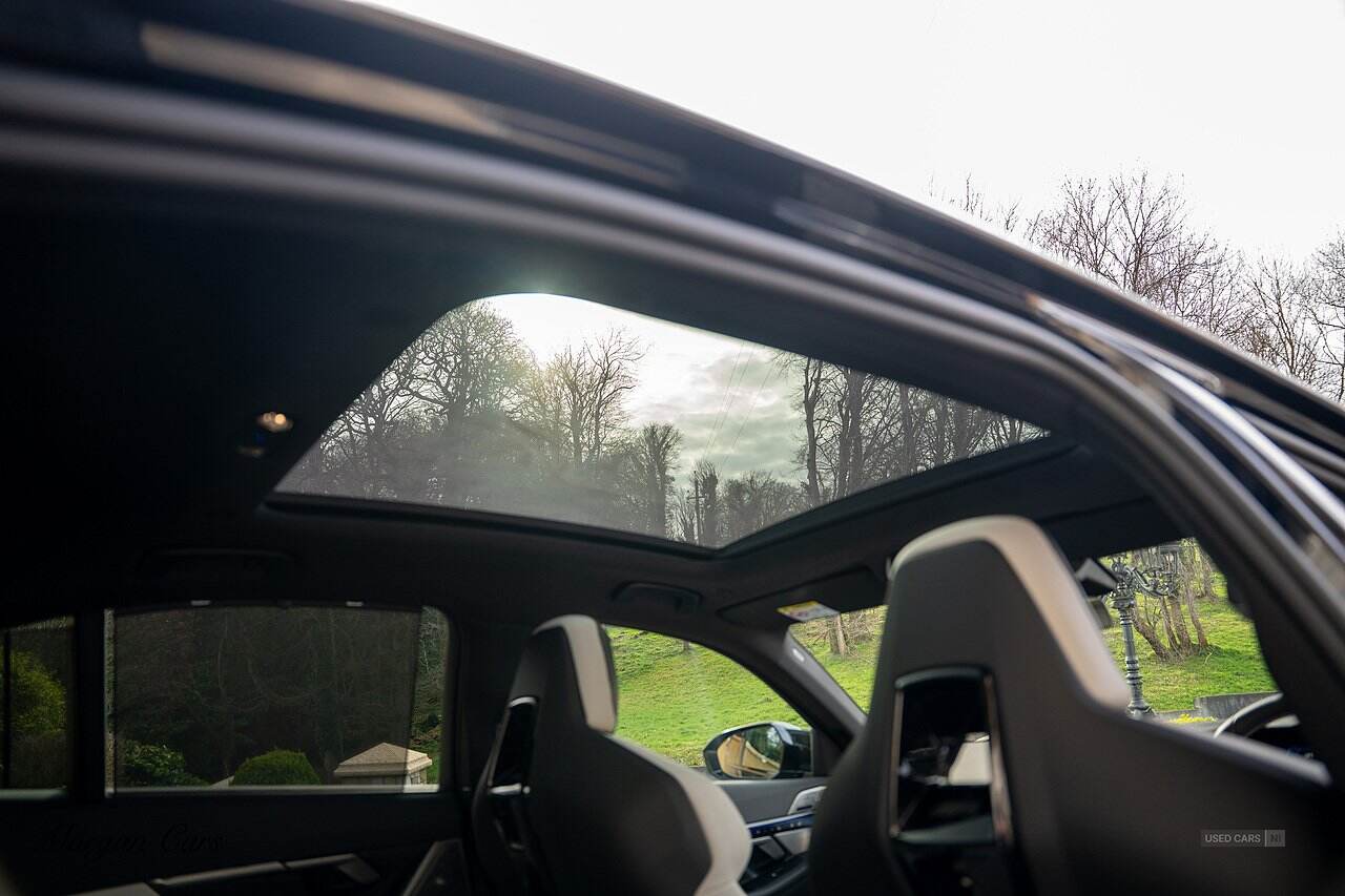  2024 BMW M5 4.4 22.1kWh Saloon 4dr Petrol Plug-in Hybrid Steptronic xDrive Euro 6 (s/s) (727 ps)