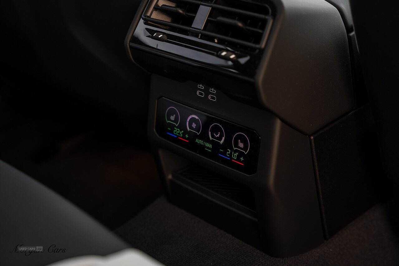  2024 BMW M5 4.4 22.1kWh Saloon 4dr Petrol Plug-in Hybrid Steptronic xDrive Euro 6 (s/s) (727 ps)