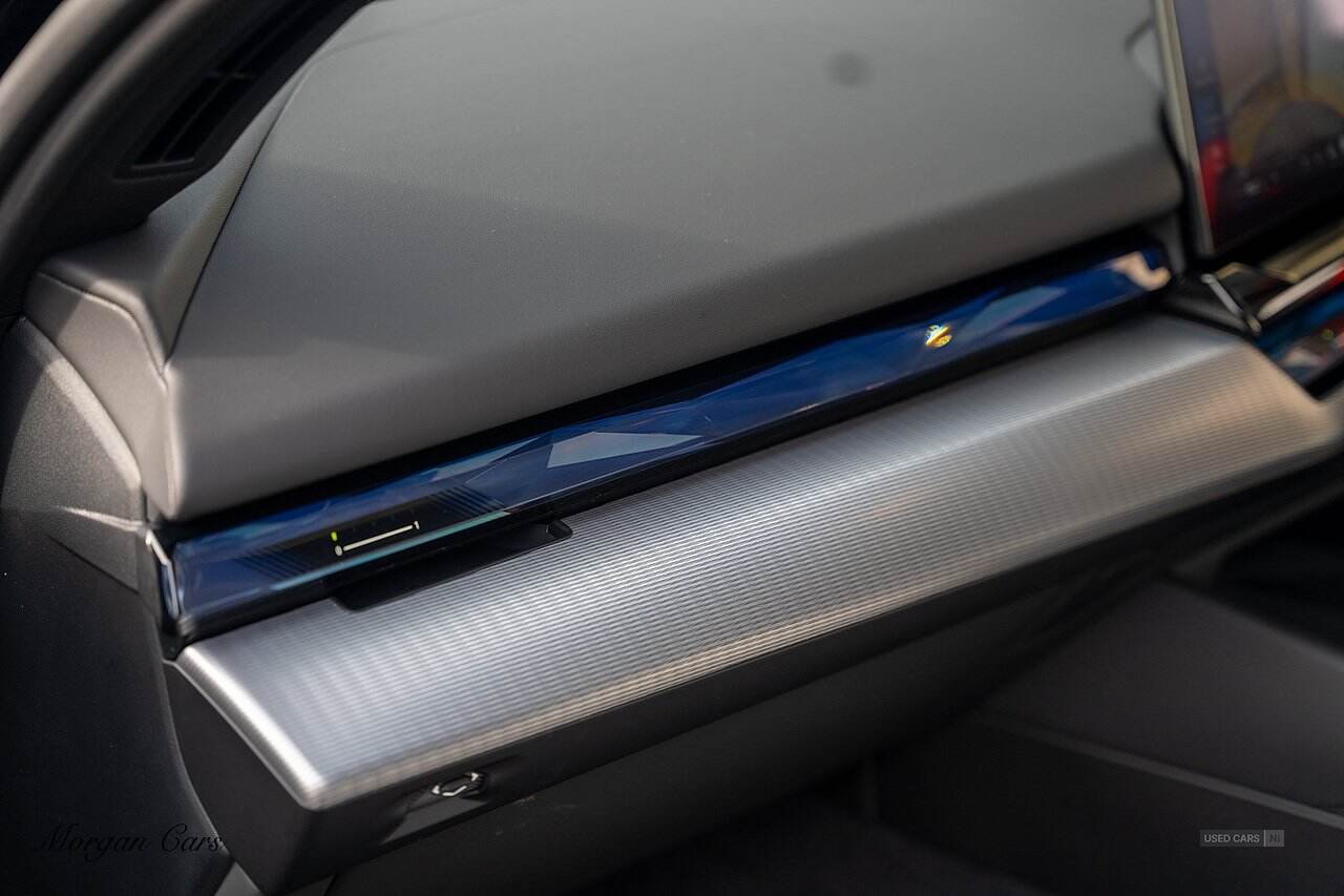  2024 BMW M5 4.4 22.1kWh Saloon 4dr Petrol Plug-in Hybrid Steptronic xDrive Euro 6 (s/s) (727 ps)