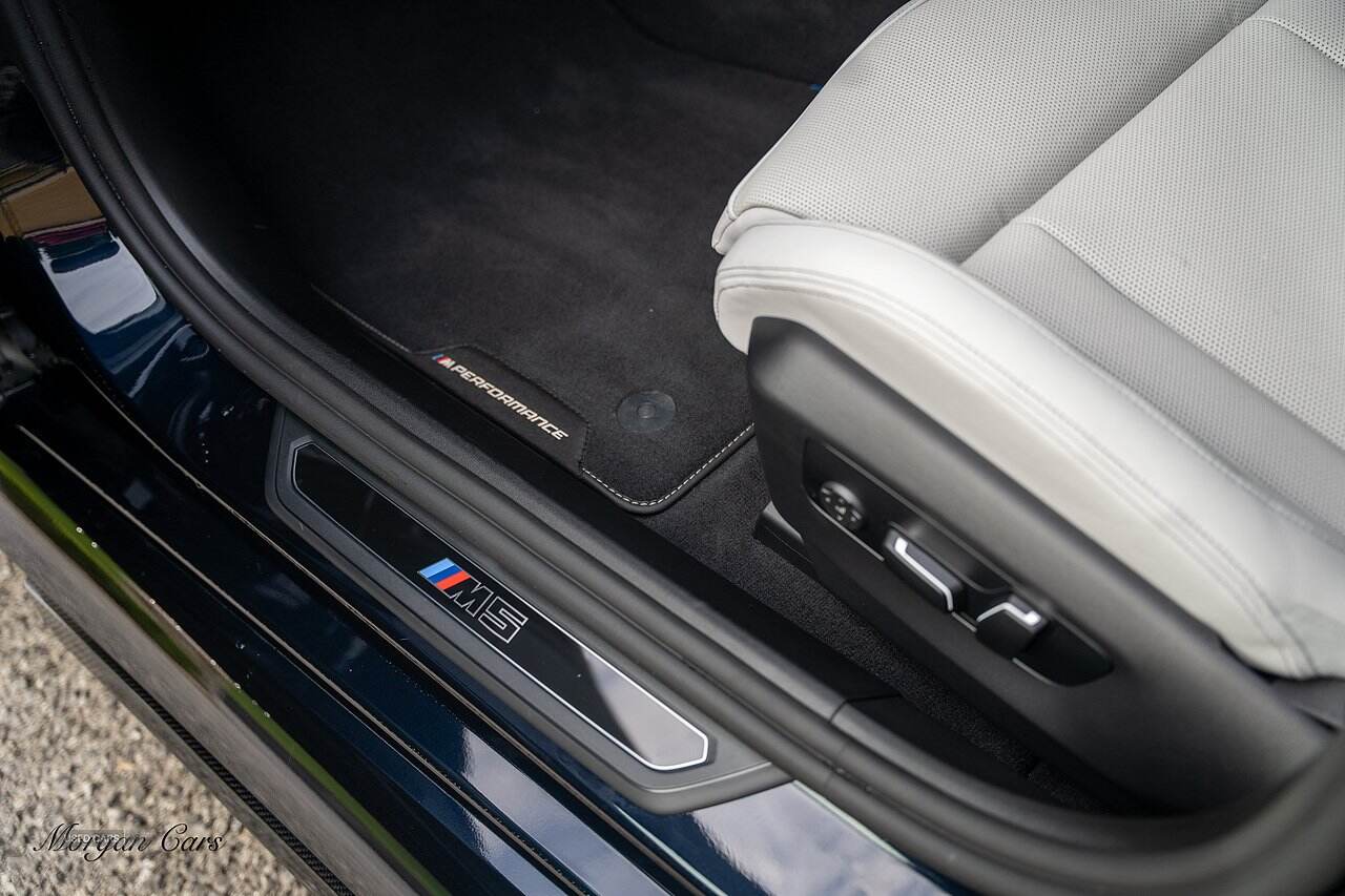  2024 BMW M5 4.4 22.1kWh Saloon 4dr Petrol Plug-in Hybrid Steptronic xDrive Euro 6 (s/s) (727 ps)