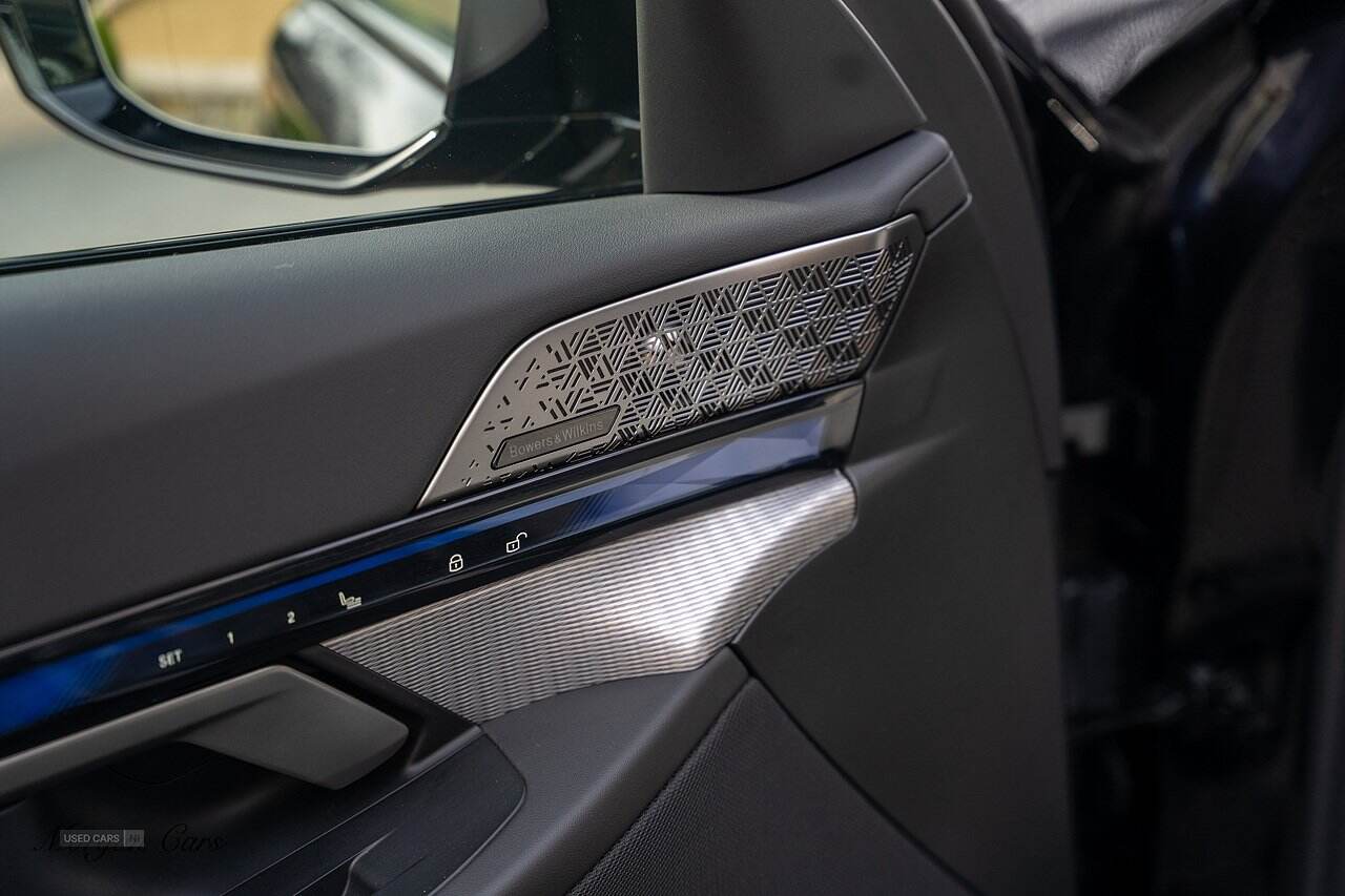  2024 BMW M5 4.4 22.1kWh Saloon 4dr Petrol Plug-in Hybrid Steptronic xDrive Euro 6 (s/s) (727 ps)