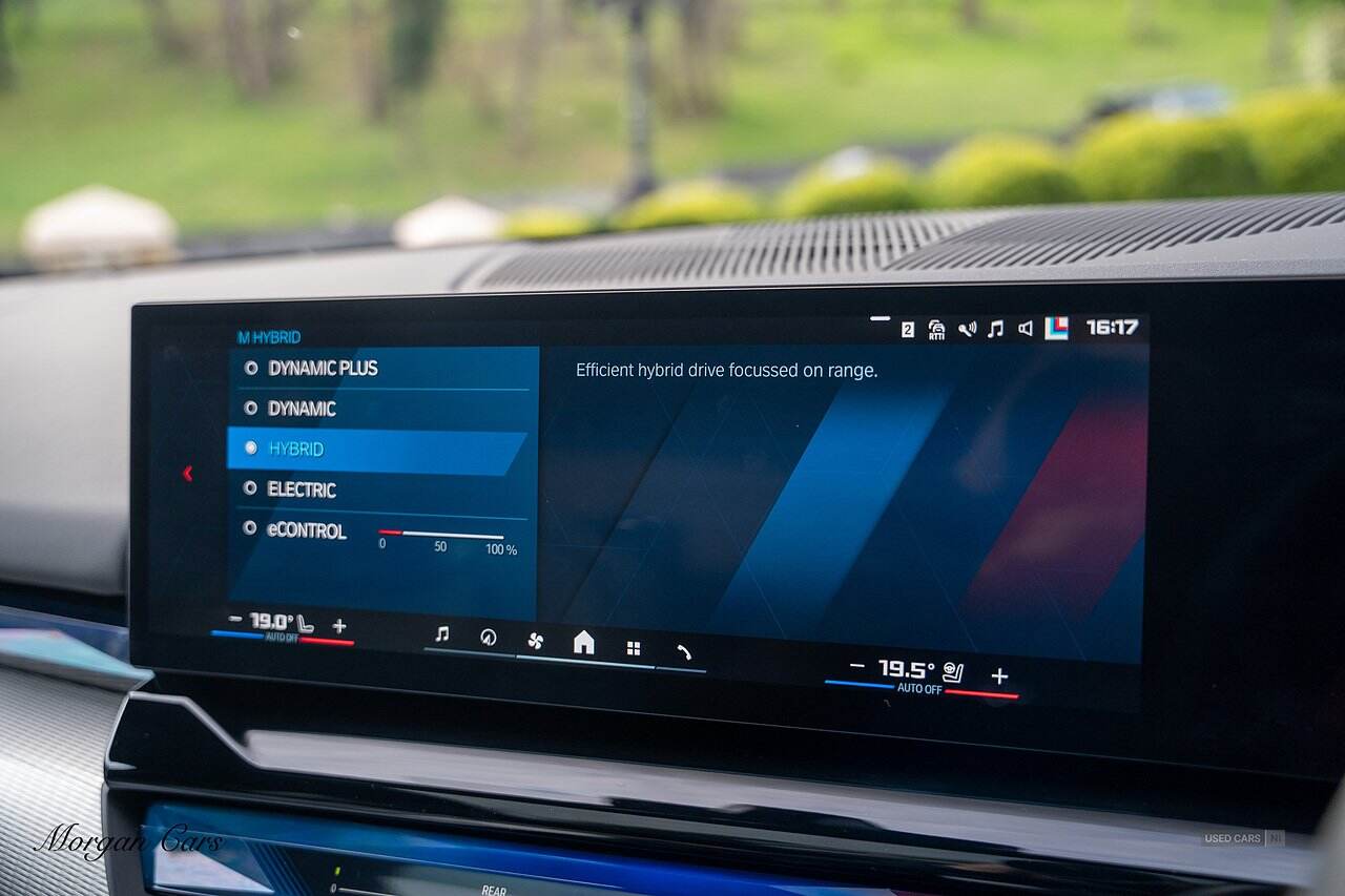  2024 BMW M5 4.4 22.1kWh Saloon 4dr Petrol Plug-in Hybrid Steptronic xDrive Euro 6 (s/s) (727 ps)