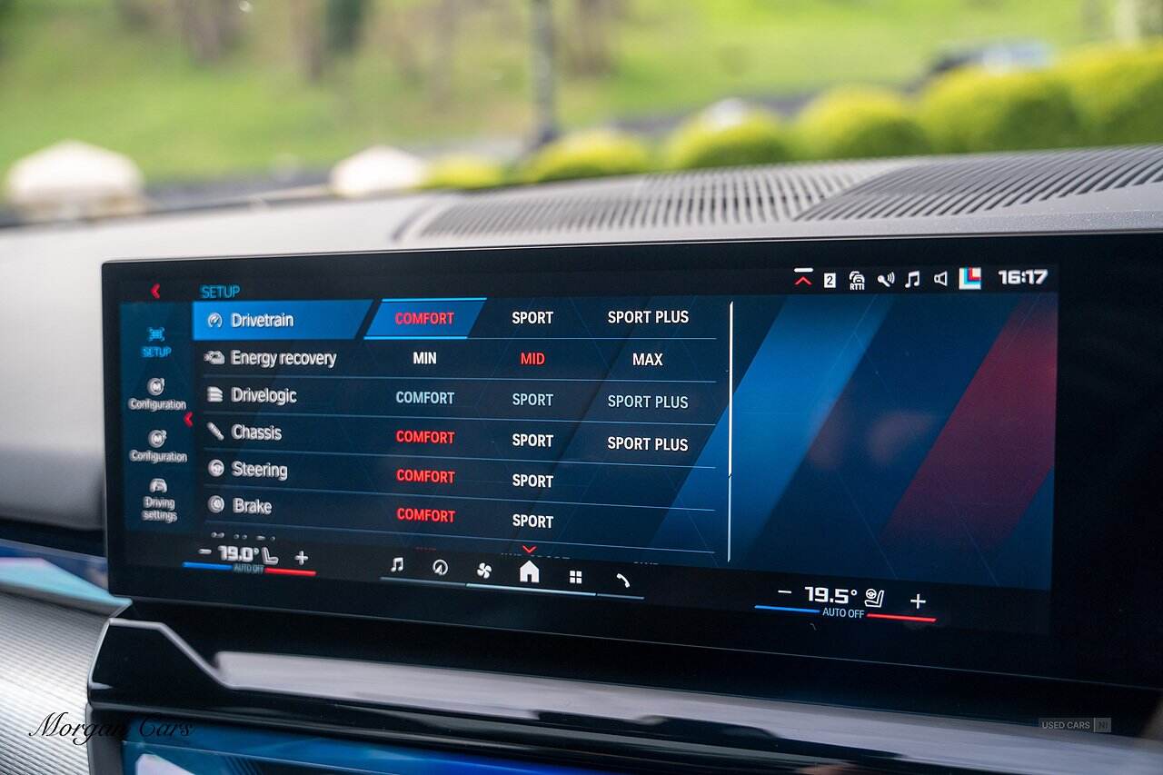  2024 BMW M5 4.4 22.1kWh Saloon 4dr Petrol Plug-in Hybrid Steptronic xDrive Euro 6 (s/s) (727 ps)