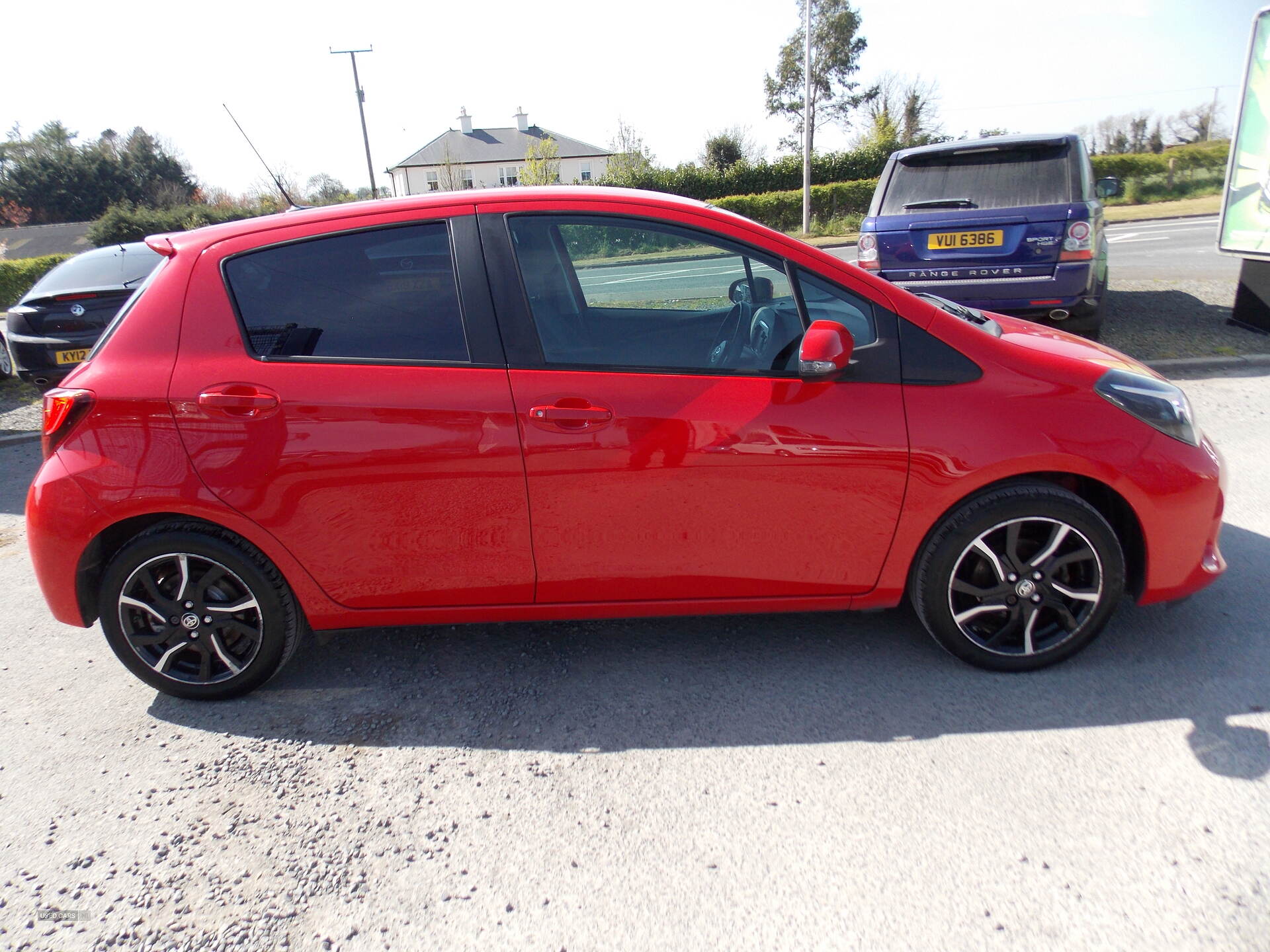 Apr 2015 Toyota Yaris 1.33 VVT-i Sport 5dr