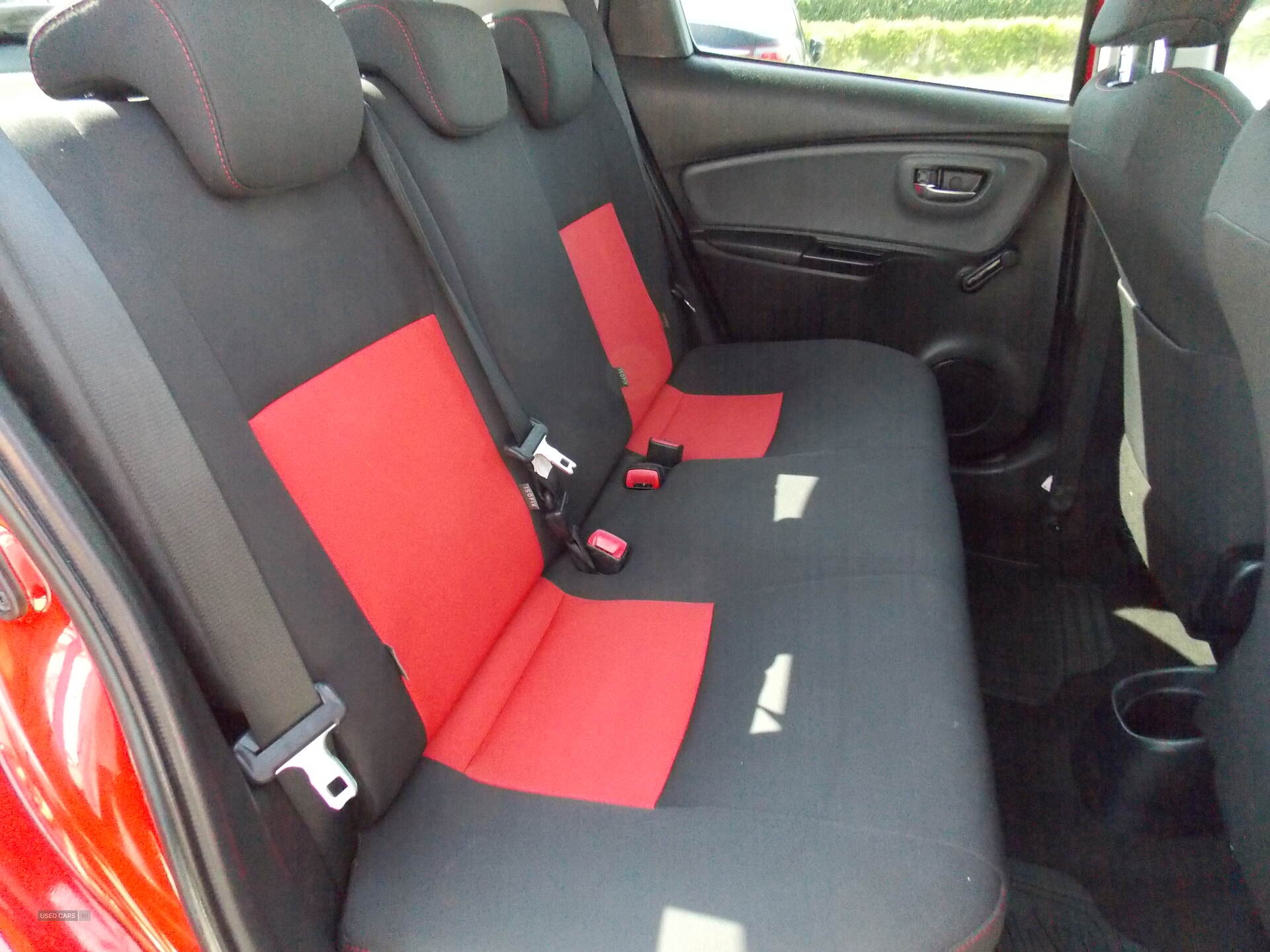 Apr 2015 Toyota Yaris 1.33 VVT-i Sport 5dr