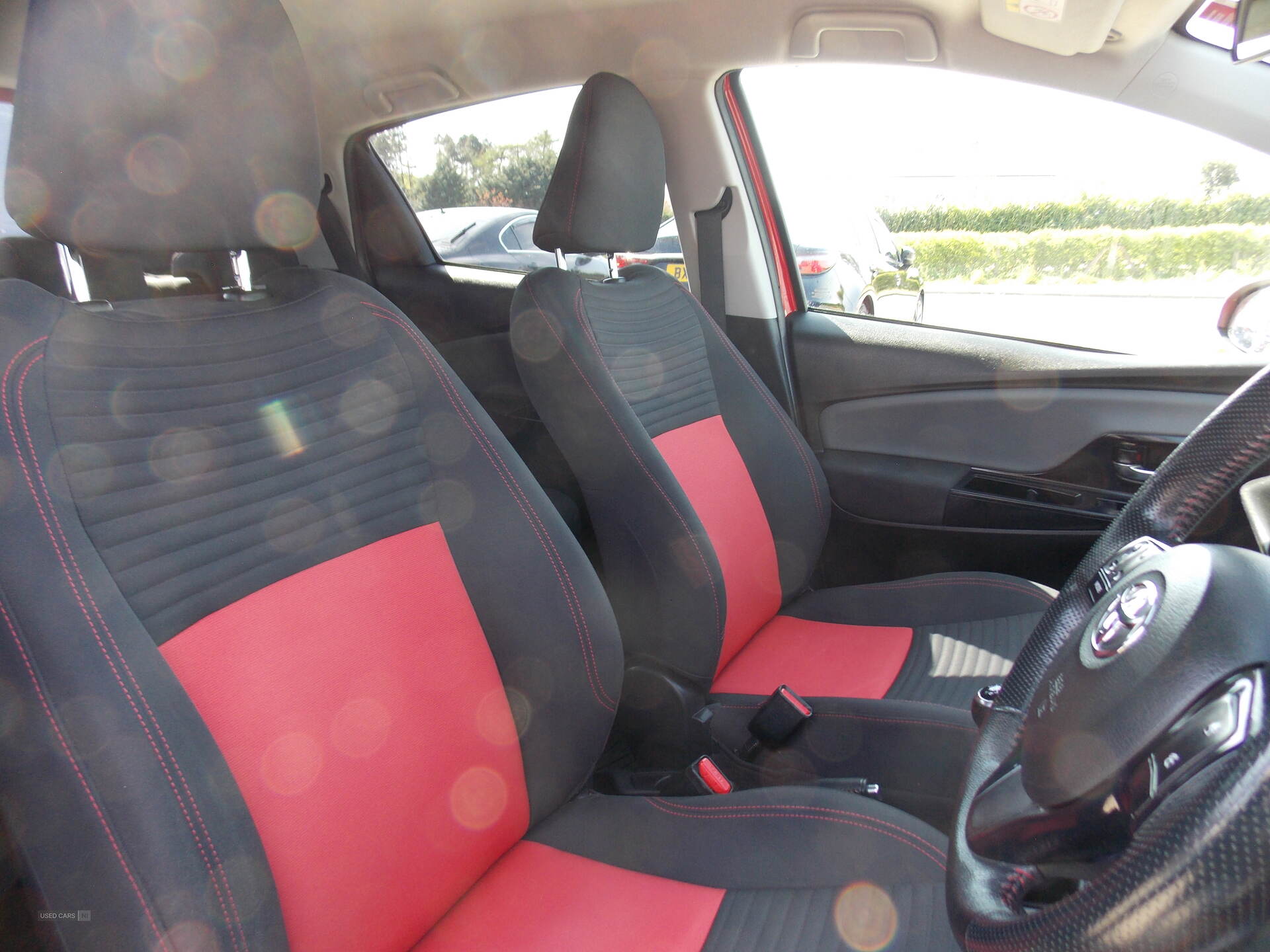 Apr 2015 Toyota Yaris 1.33 VVT-i Sport 5dr