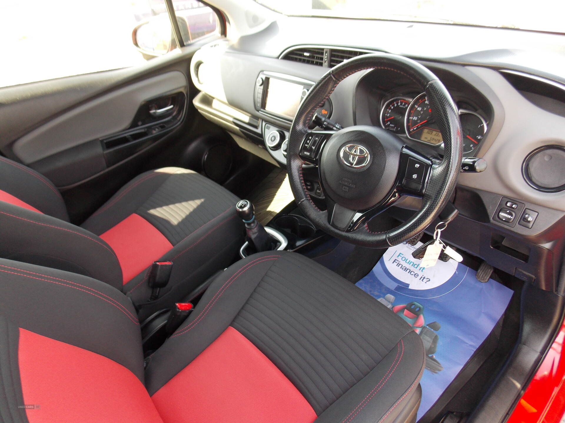 Apr 2015 Toyota Yaris 1.33 VVT-i Sport 5dr