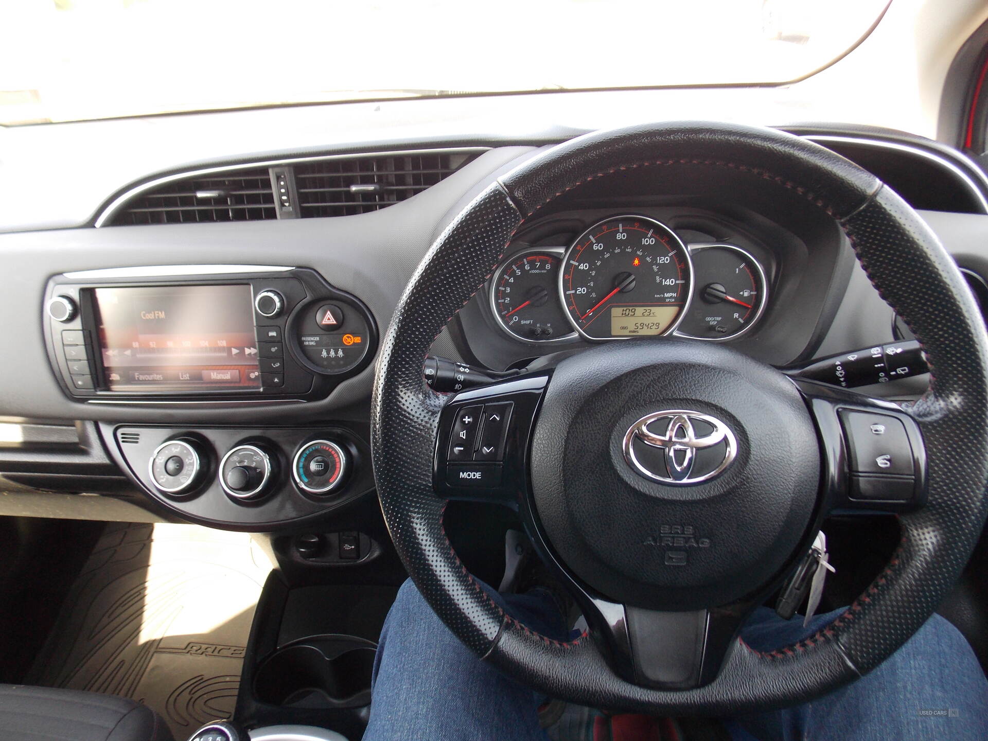 Apr 2015 Toyota Yaris 1.33 VVT-i Sport 5dr