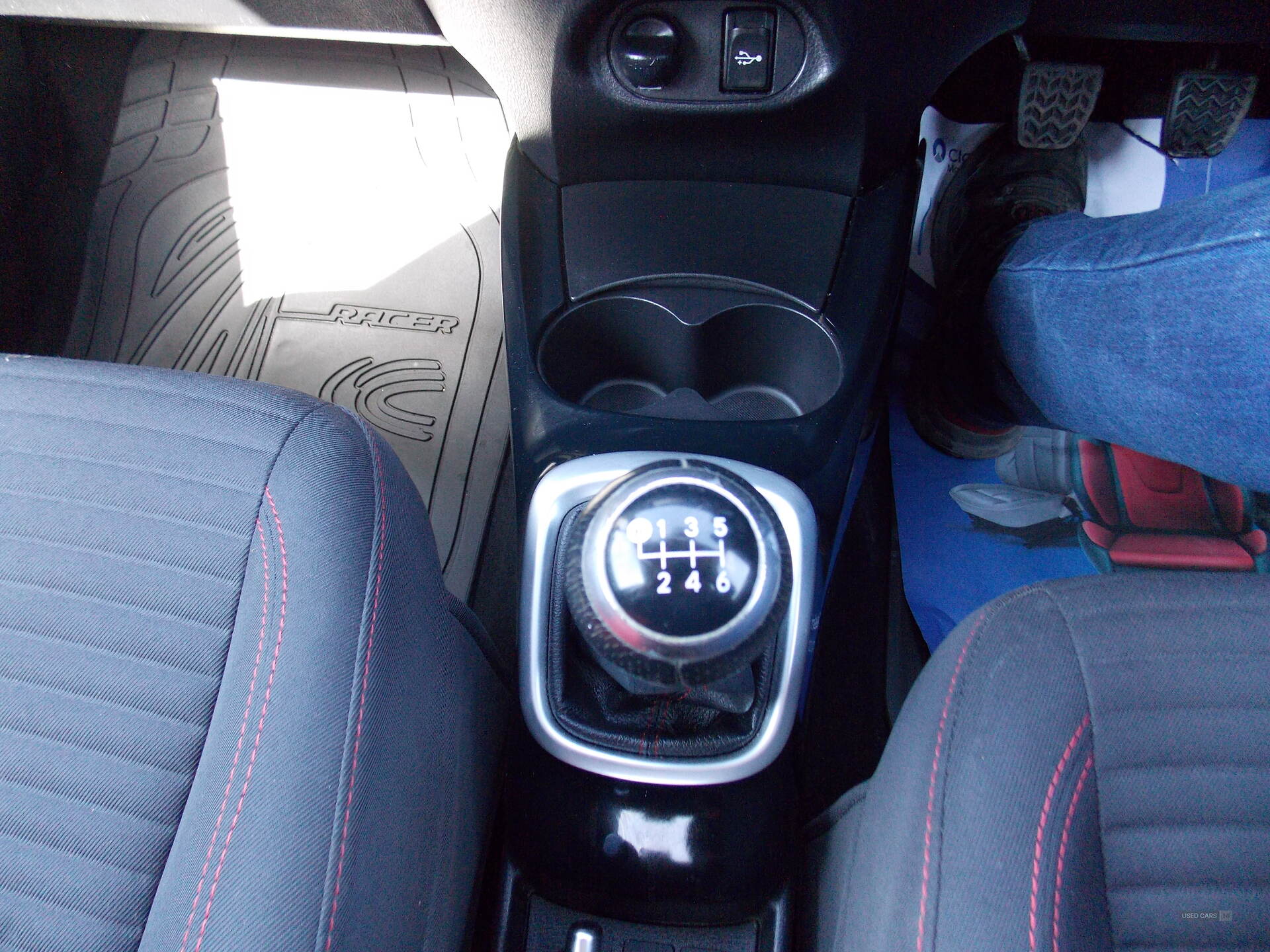 Apr 2015 Toyota Yaris 1.33 VVT-i Sport 5dr