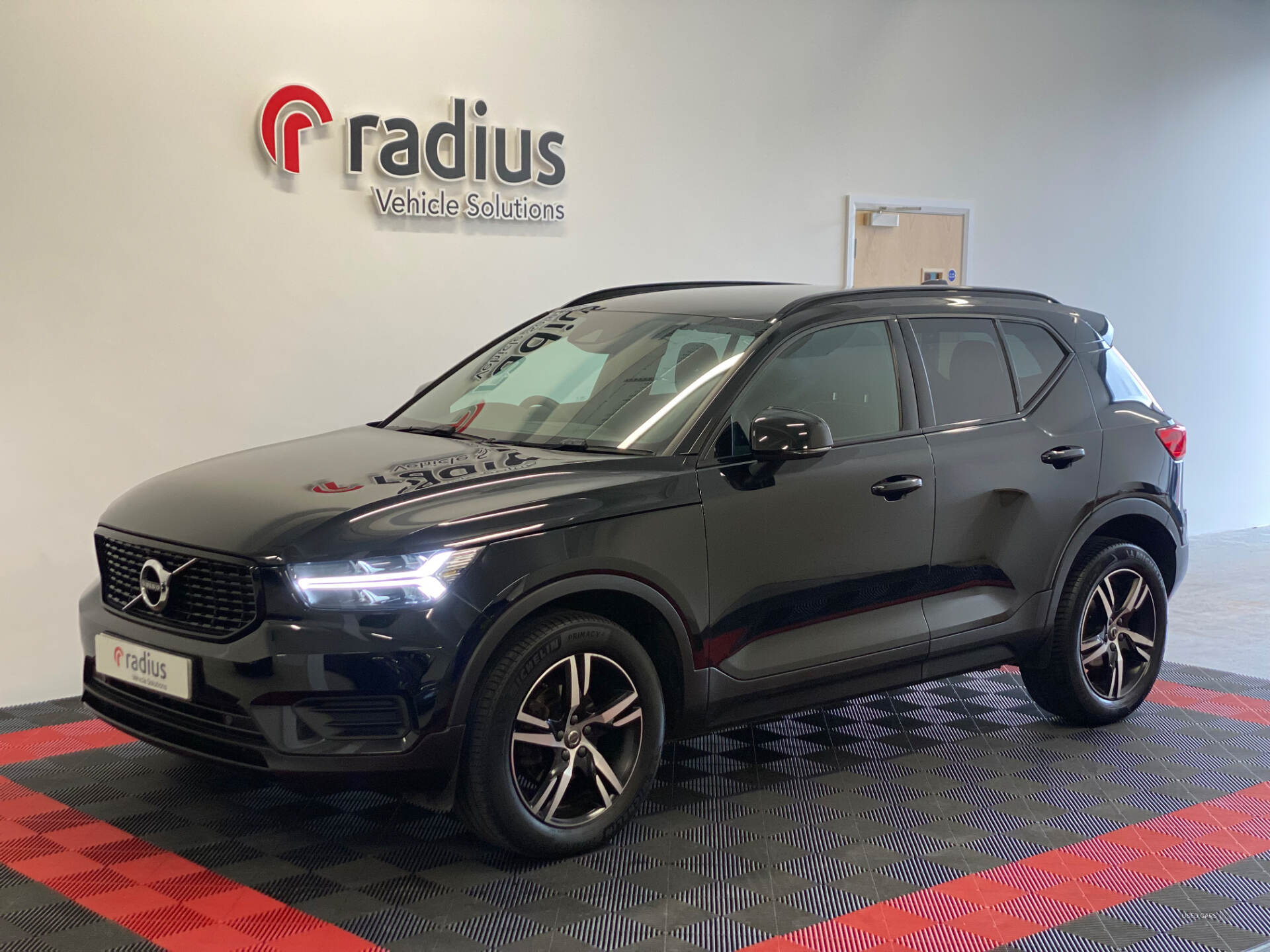 Apr 2022 Volvo XC40 1.5 T3 [163] R DESIGN 5dr Geartronic