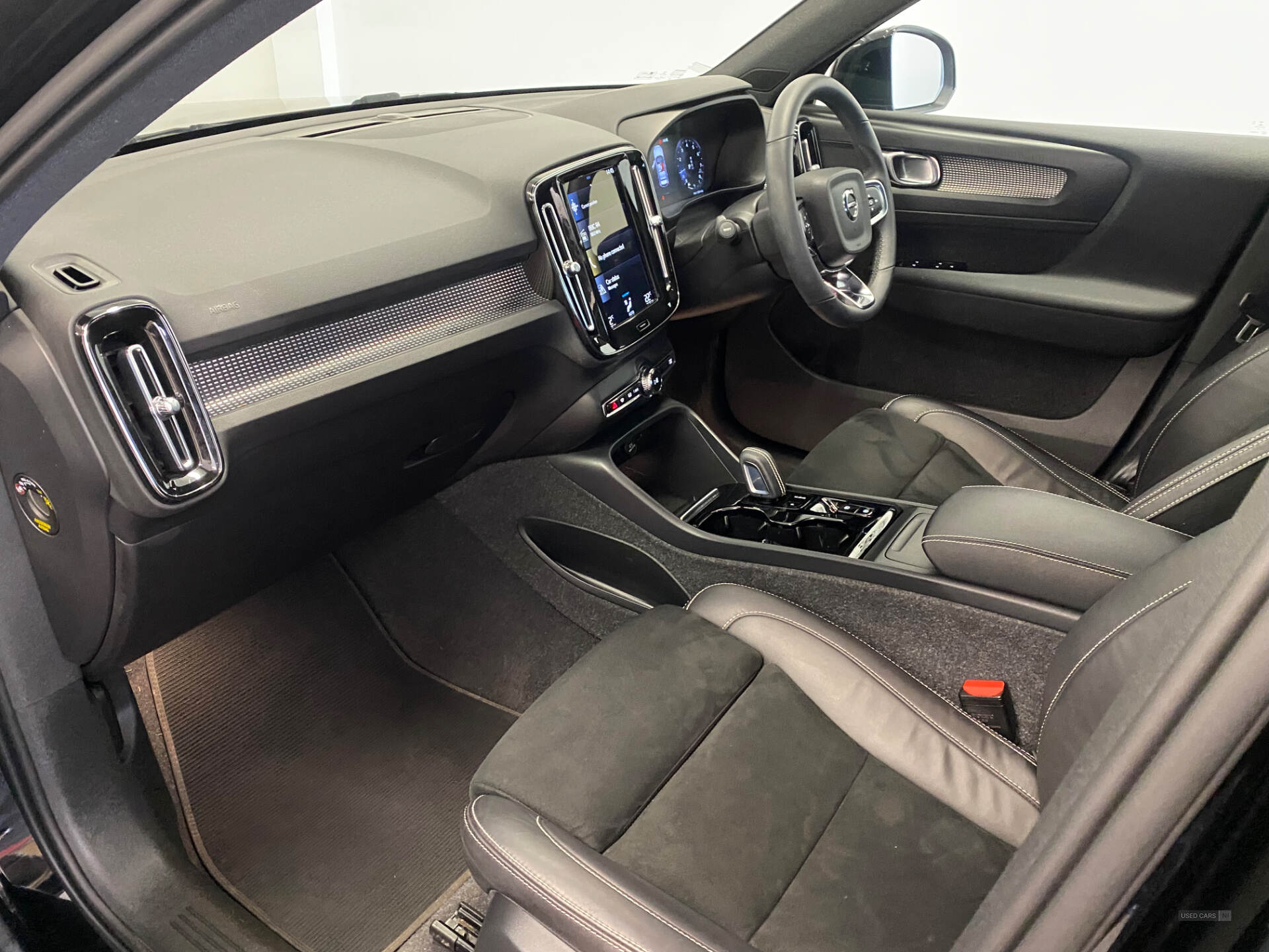 Apr 2022 Volvo XC40 1.5 T3 [163] R DESIGN 5dr Geartronic