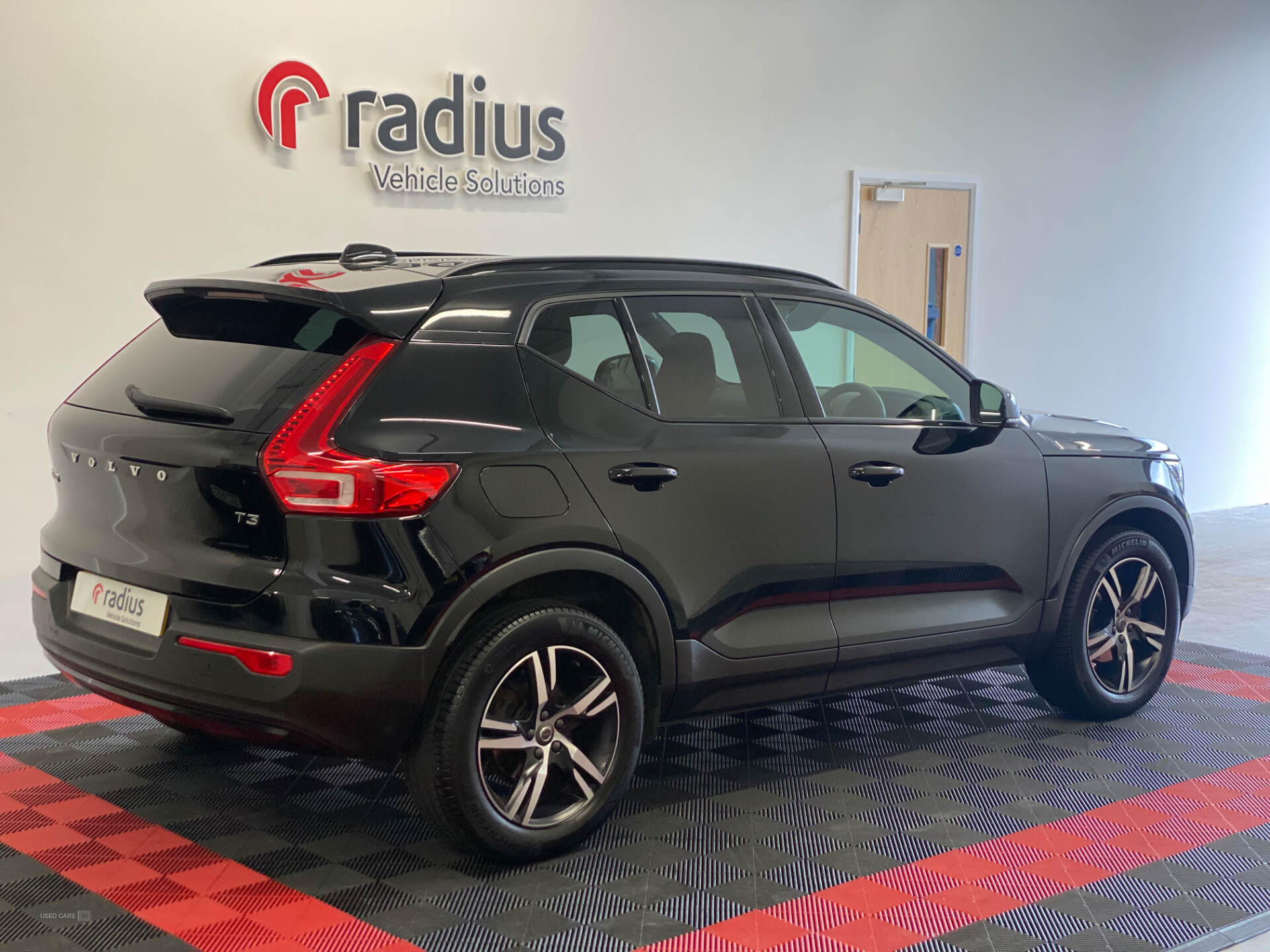Apr 2022 Volvo XC40 1.5 T3 [163] R DESIGN 5dr Geartronic