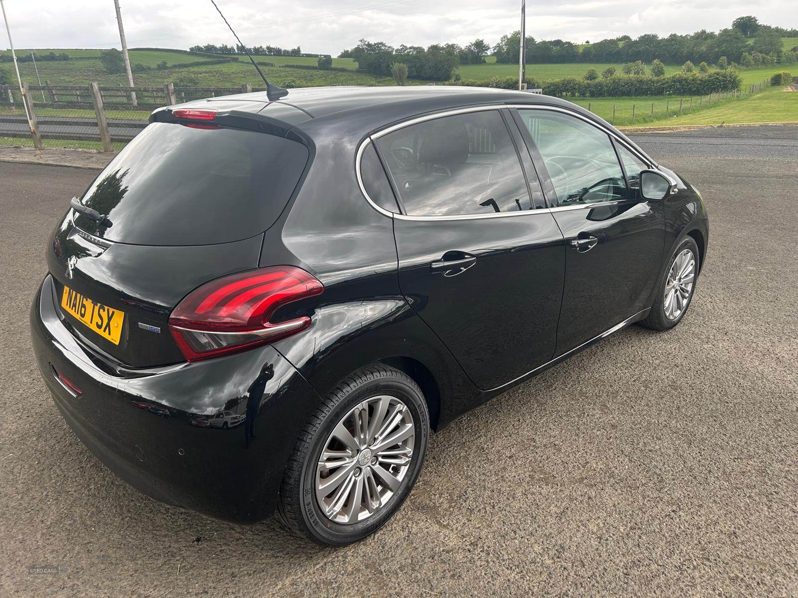 May 2016 Peugeot 208 1.6 BlueHDi 100 Allure 5dr [non Start Stop]