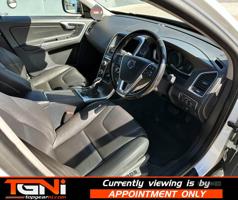 May 2015 Volvo XC60 D5 [220] SE Lux Nav 5dr AWD Geartronic