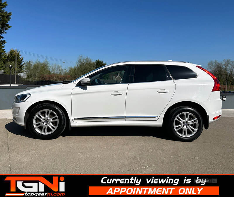 May 2015 Volvo XC60 D5 [220] SE Lux Nav 5dr AWD Geartronic