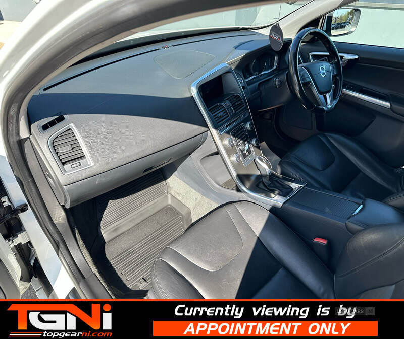 May 2015 Volvo XC60 D5 [220] SE Lux Nav 5dr AWD Geartronic