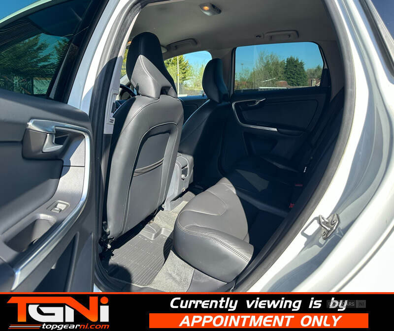 May 2015 Volvo XC60 D5 [220] SE Lux Nav 5dr AWD Geartronic