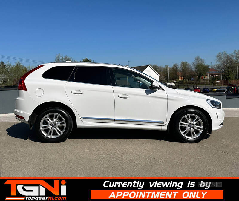 May 2015 Volvo XC60 D5 [220] SE Lux Nav 5dr AWD Geartronic