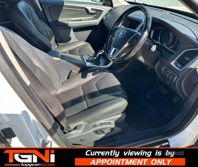 May 2015 Volvo XC60 D5 [220] SE Lux Nav 5dr AWD Geartronic
