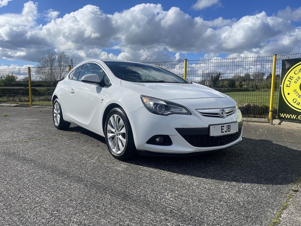 Feb 2016 Vauxhall Astra GTC 1.4T 16V 140 SRi 3dr