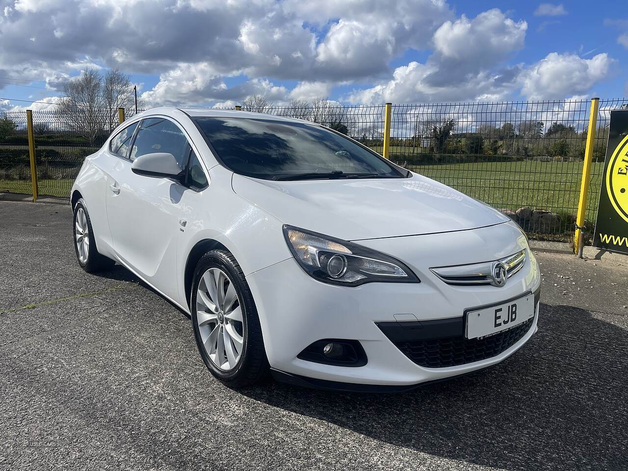 Feb 2016 Vauxhall Astra GTC 1.4T 16V 140 SRi 3dr
