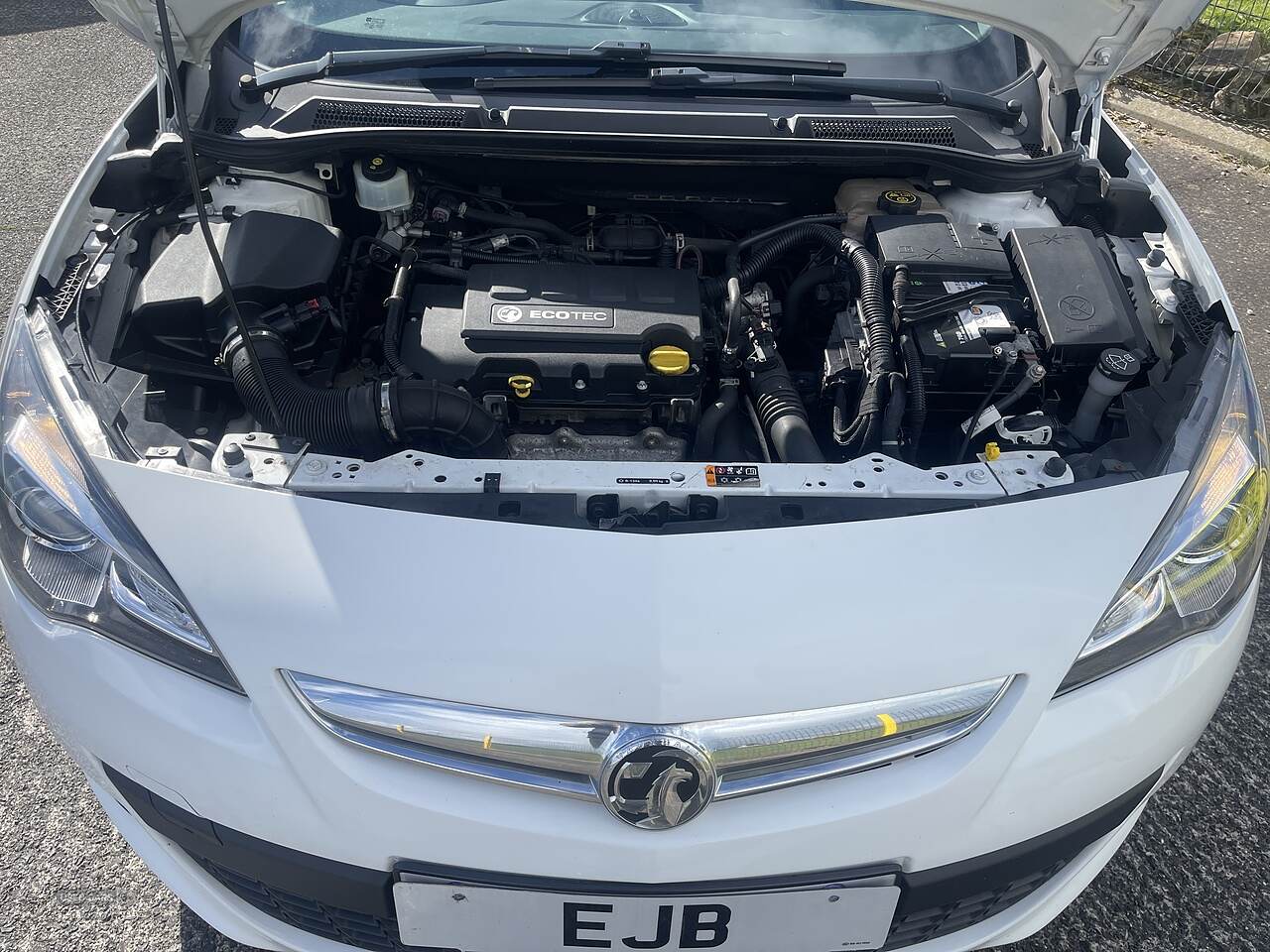 Feb 2016 Vauxhall Astra GTC 1.4T 16V 140 SRi 3dr